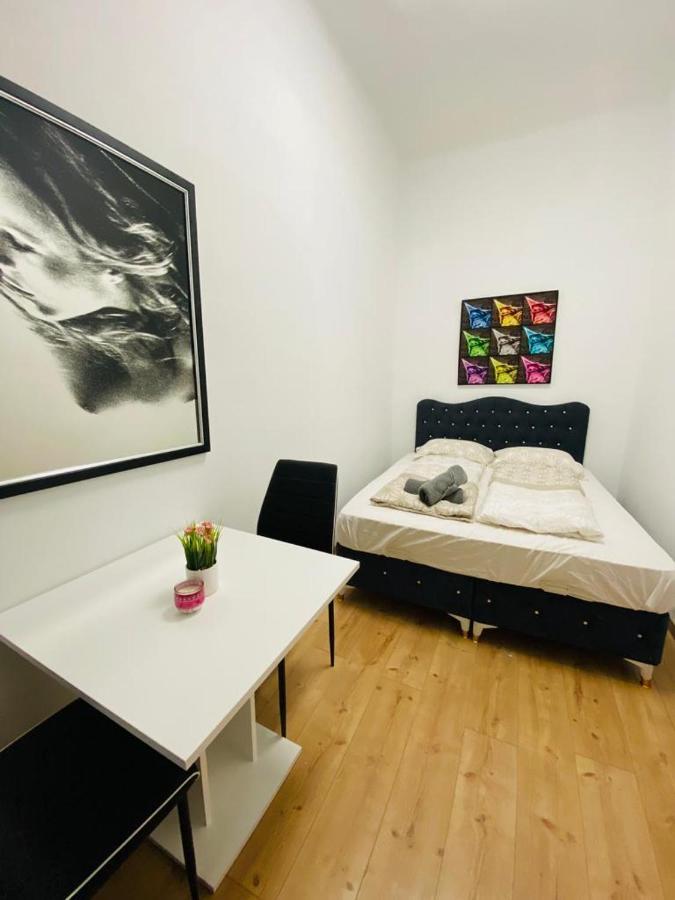 Deluxe Quad Room Dw Vienna Exterior photo