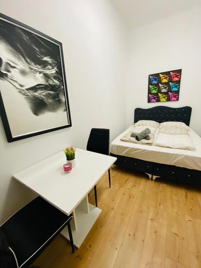 Deluxe Quad Room Dw Vienna Exterior photo