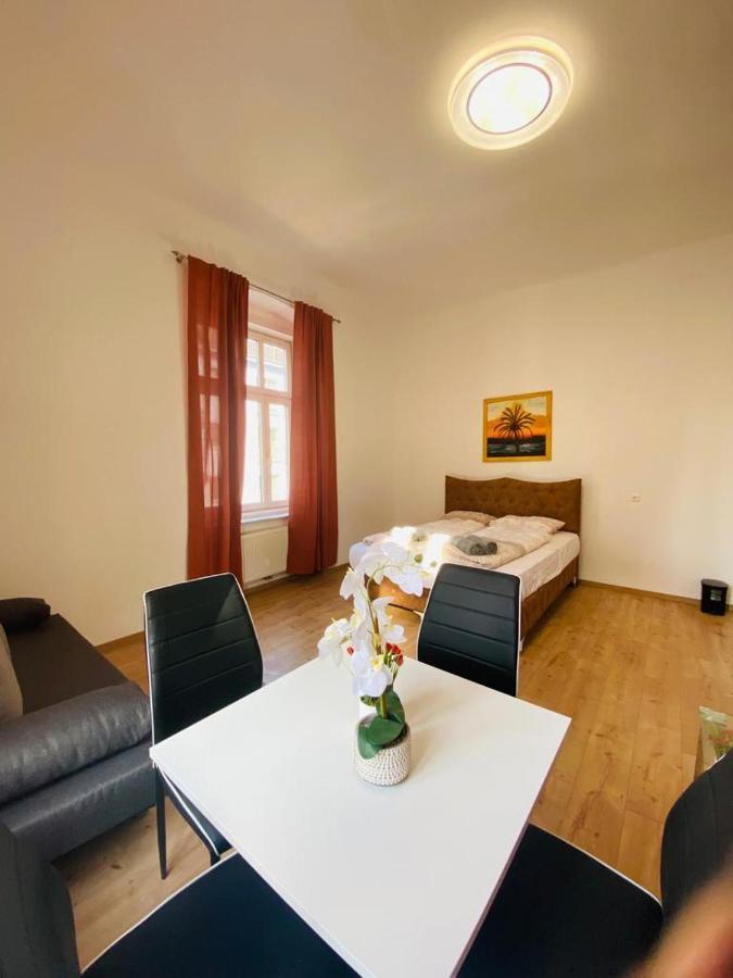 Deluxe Quad Room Dw Vienna Exterior photo